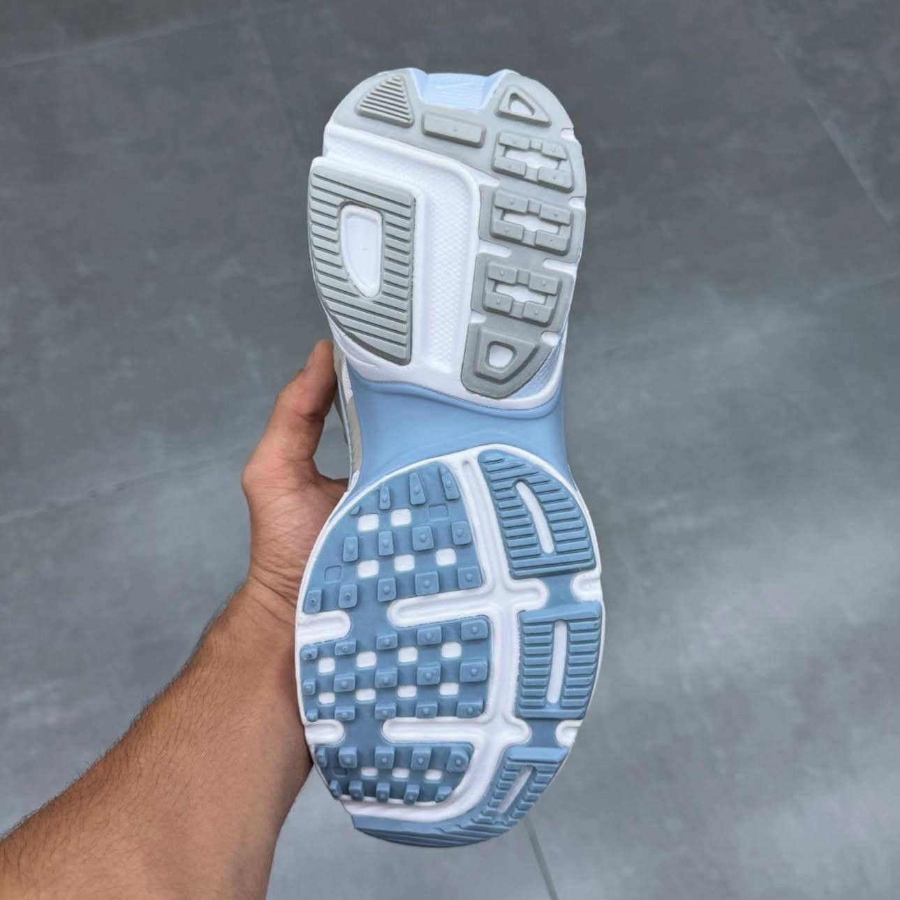 نایک وی تو کیNike V2K Run 143