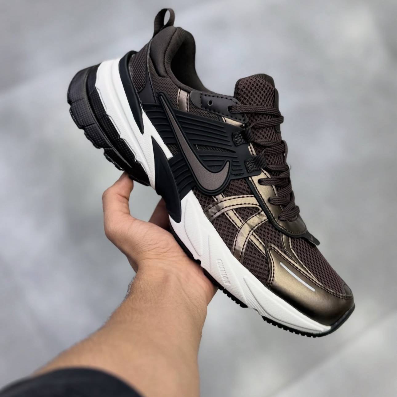 نایک وی تو کی شکلاتی Nike V2K Run 141