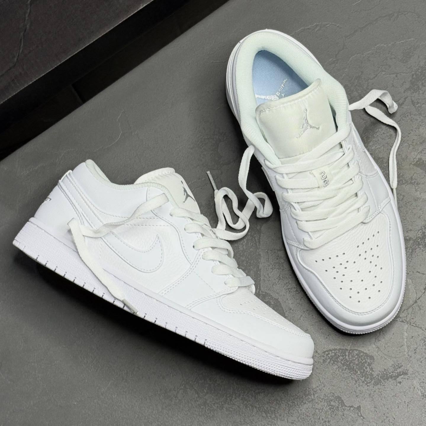 نایک ایر جردن وان تمام سفیدNike Air Jordan One  111