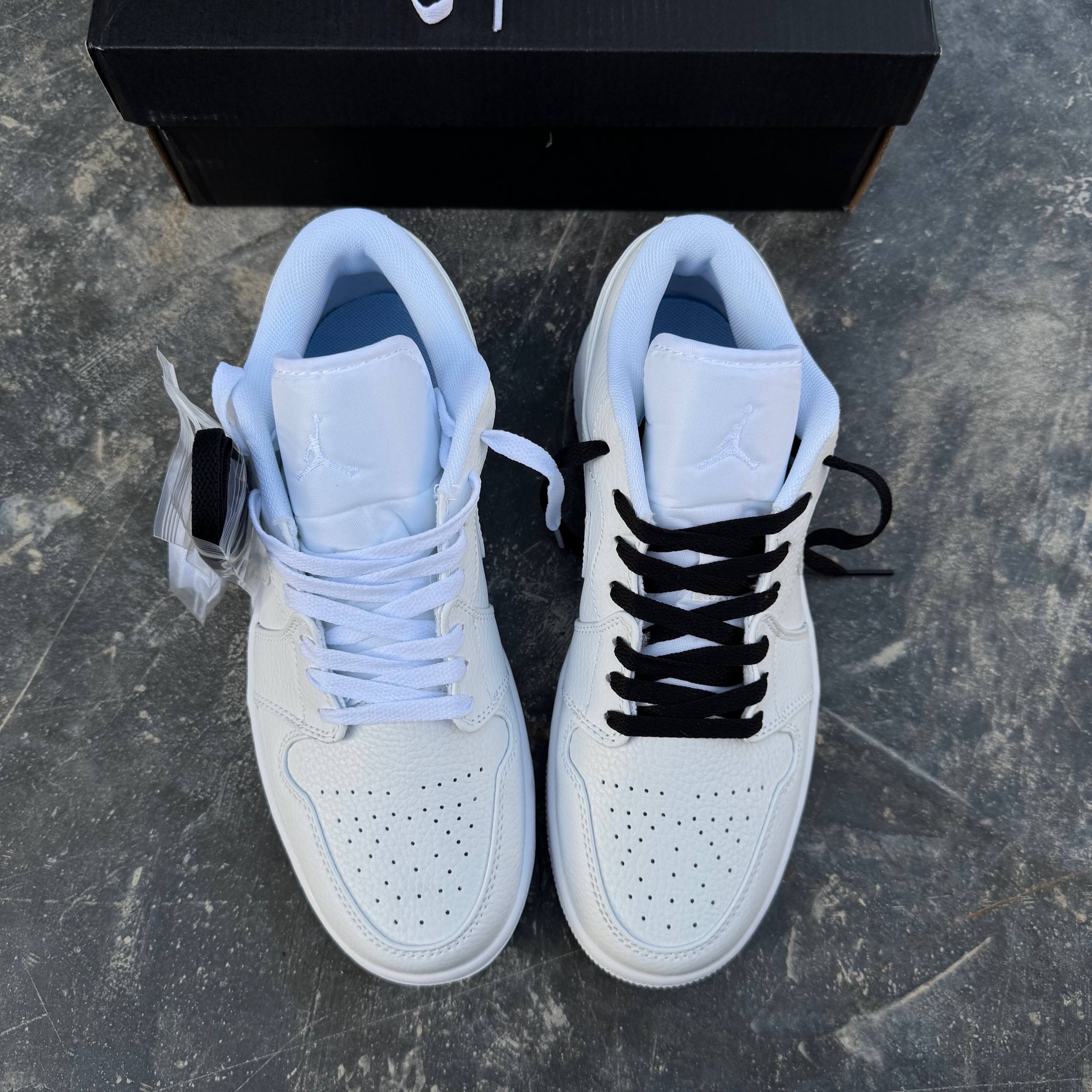 نایک ایر جردن وان تمام سفیدNike Air Jordan One  111