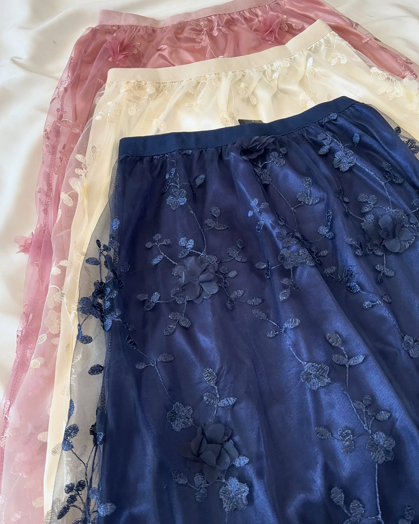 دامن توری گل برجسته