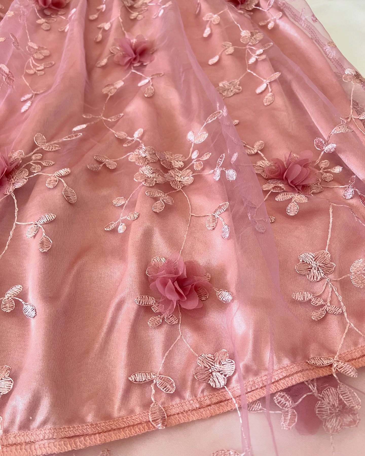 دامن توری گل برجسته