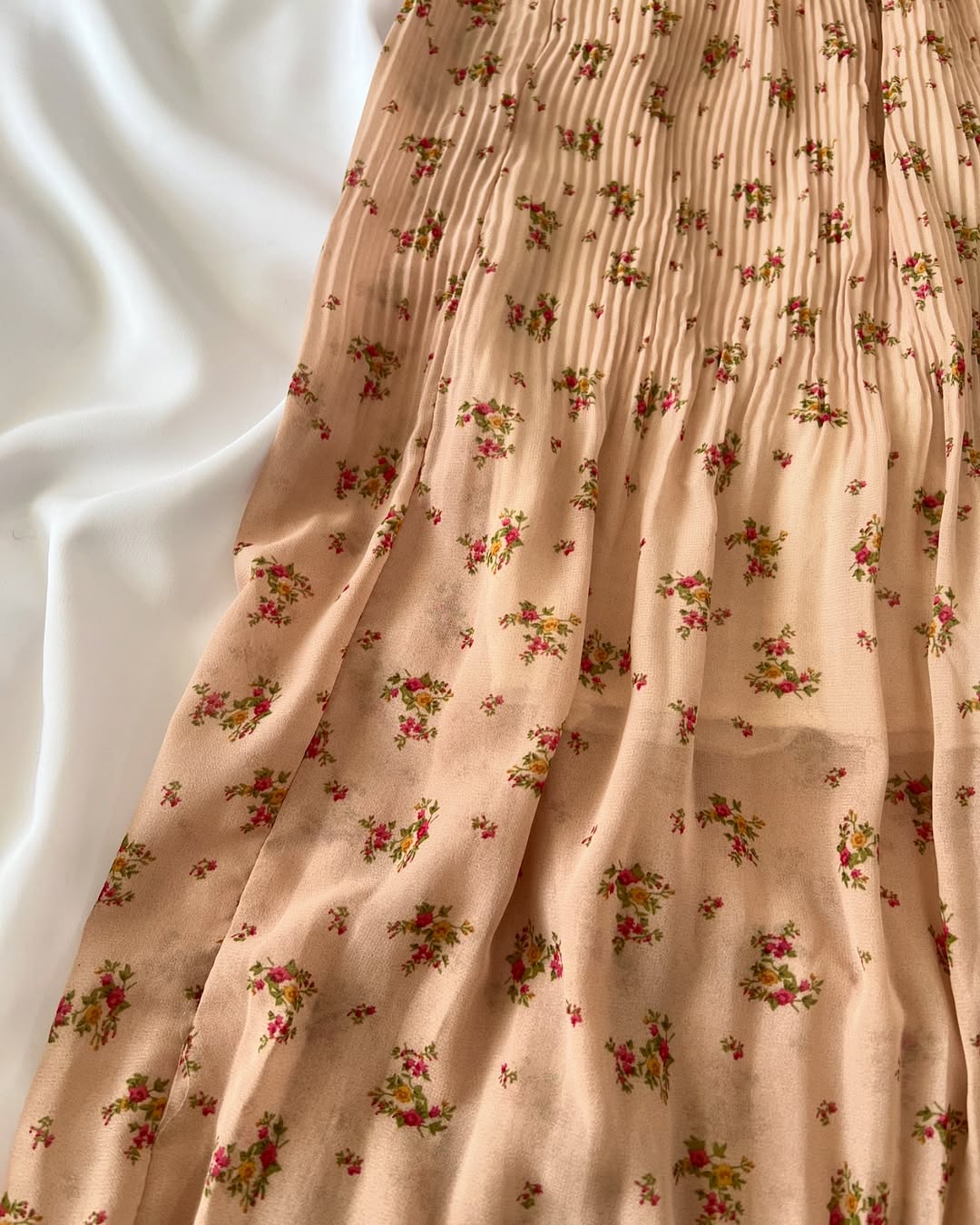 دامن گلدار پلیسه