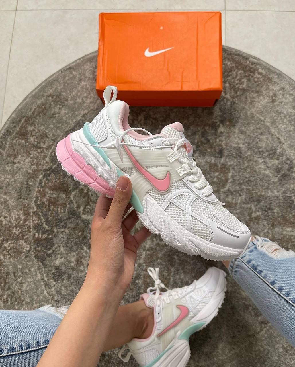  نایک وی تو کی ران Nike v2k run کد