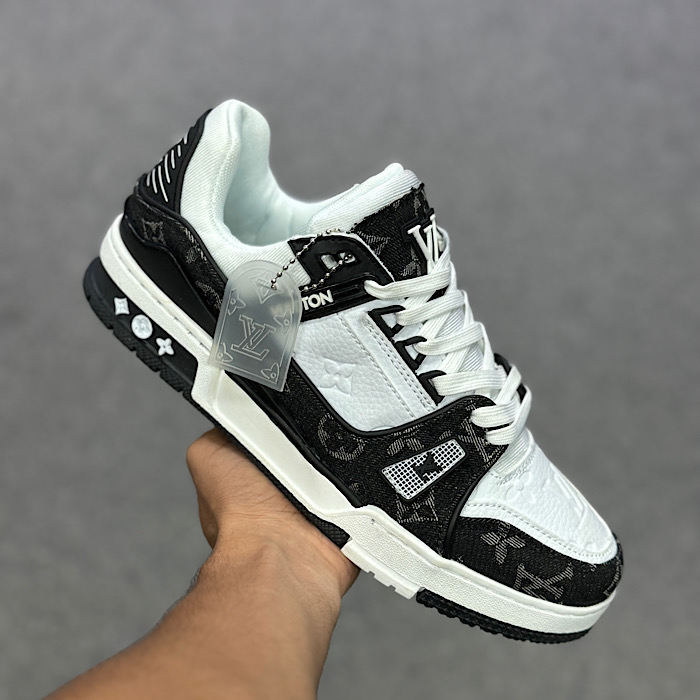 کتونی لیویتون سفید مشکی  Louis Vuitton LV Trainer