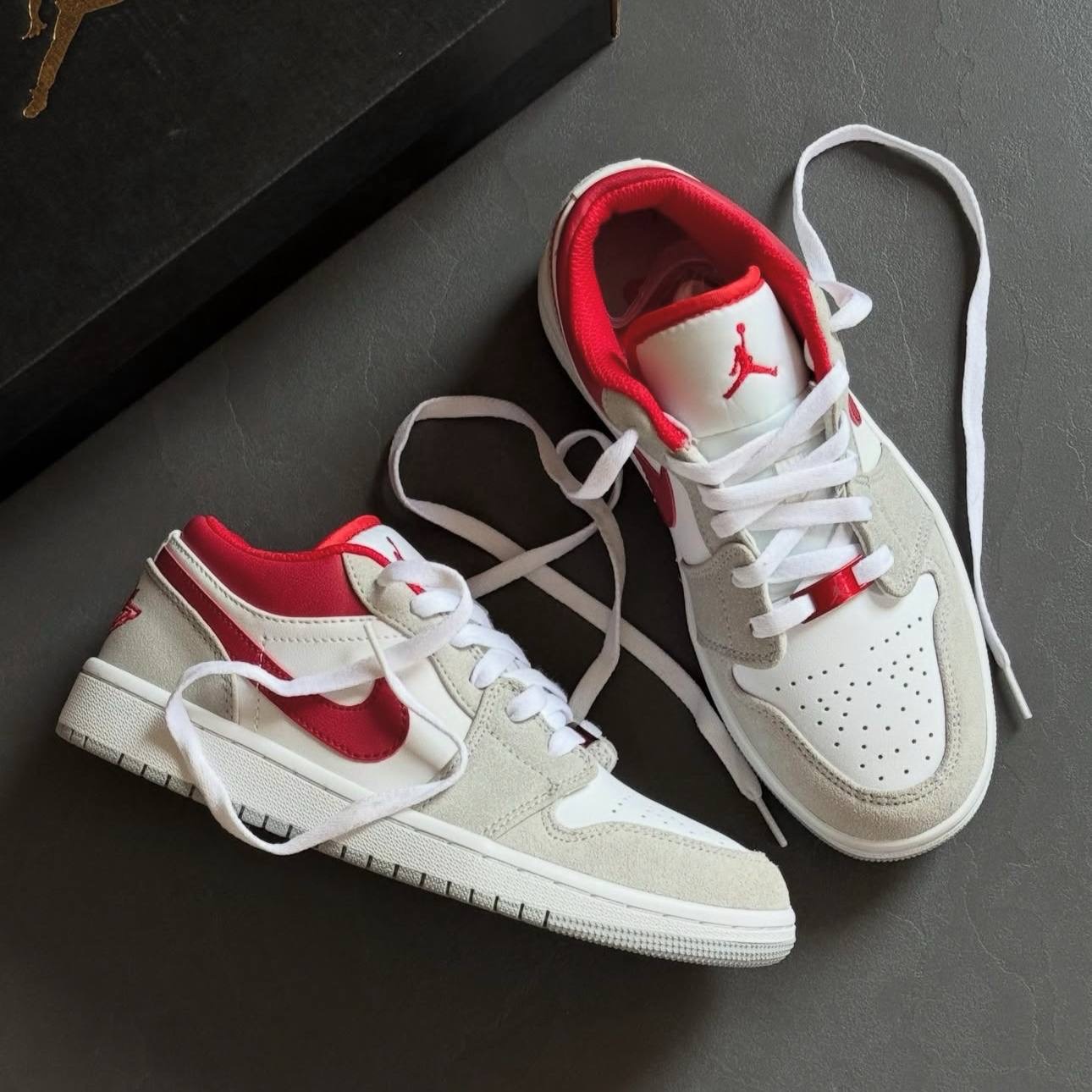 ایر جردن وان اسموک گری رد Nike Air Jordan 1 Low Light Smoke Grey Gym Red 94