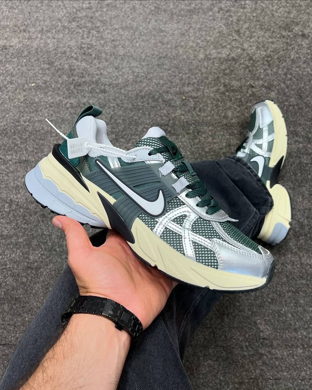  نایک وی تو کی ران Nike v2k run کد
