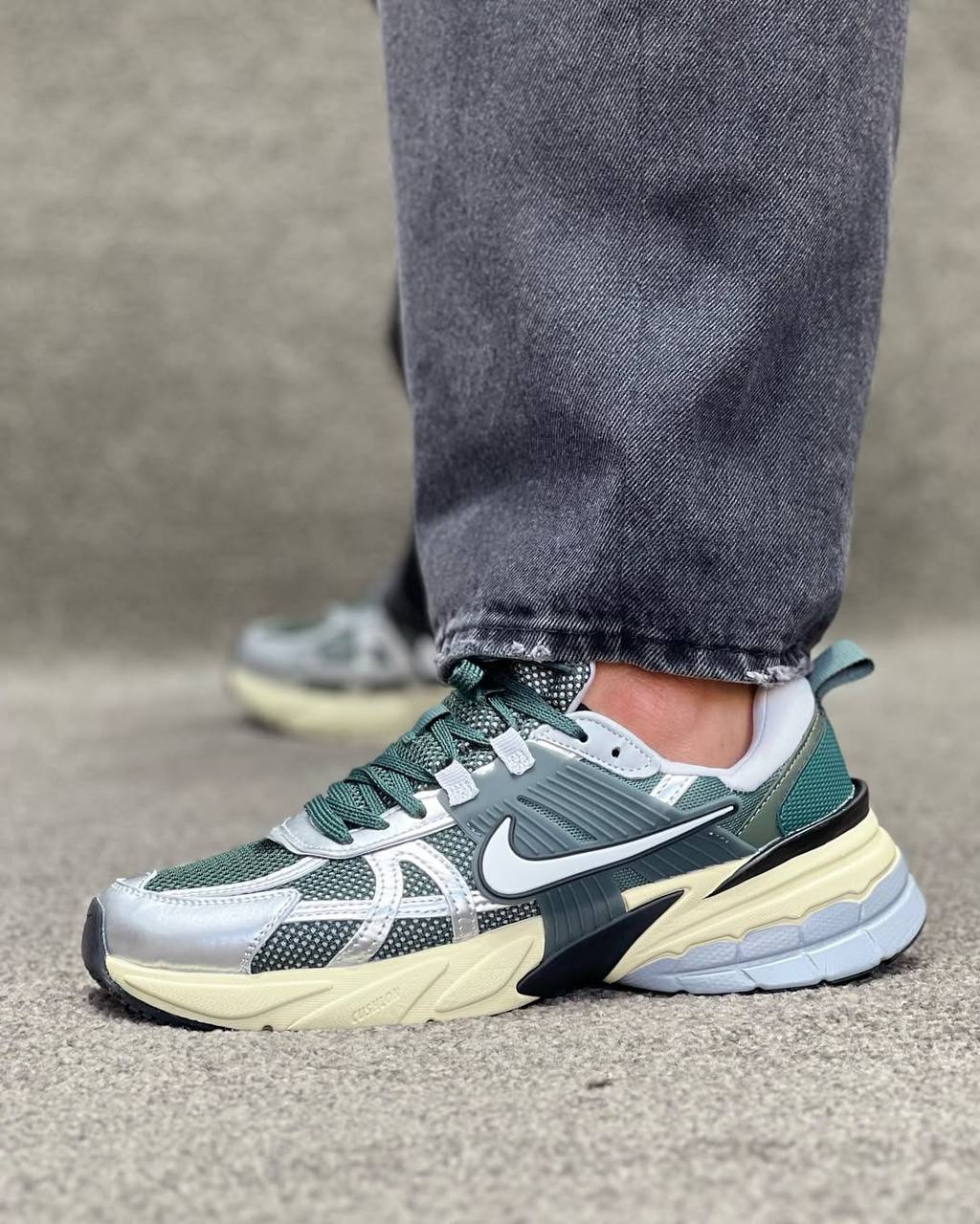  نایک وی تو کی ران Nike v2k run کد
