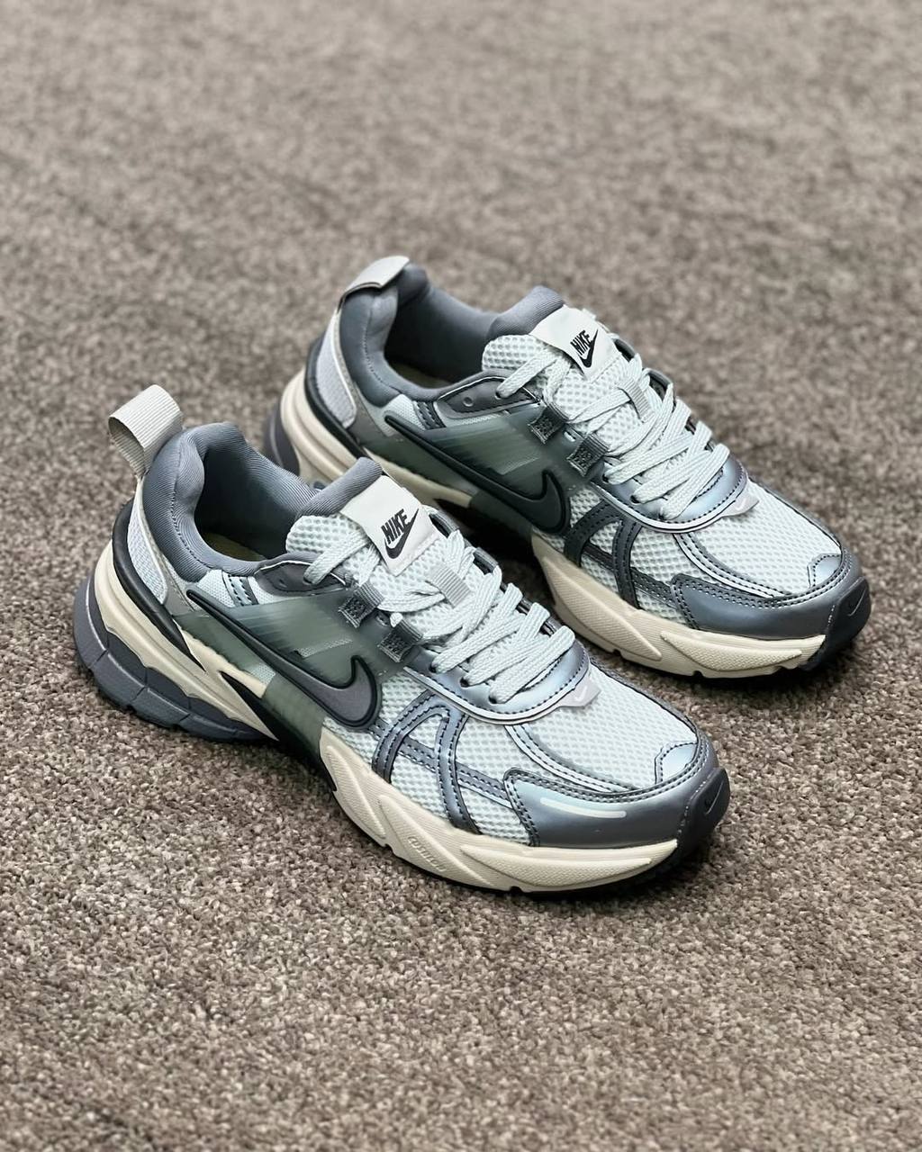  نایک وی تو کی ران Nike v2k run کد