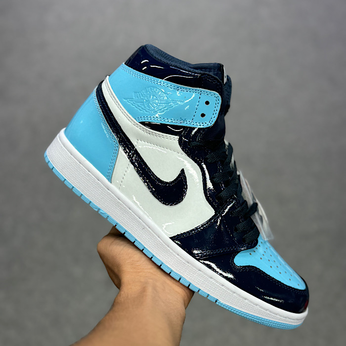 کتونی نایک جردن ورنی ابی سفید Nike Air Jordan1