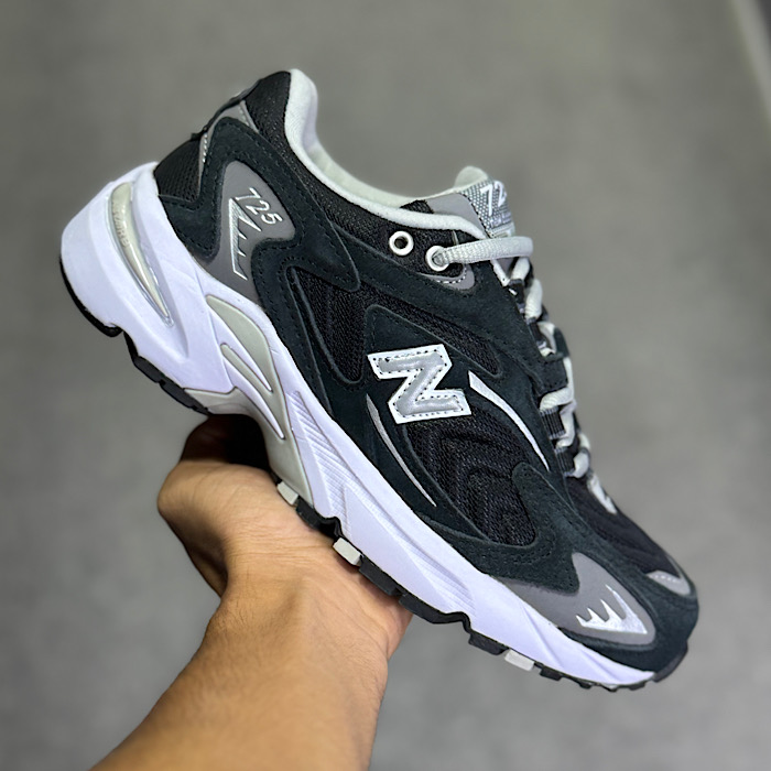 کتونی نیوبلانس 725  New Balance